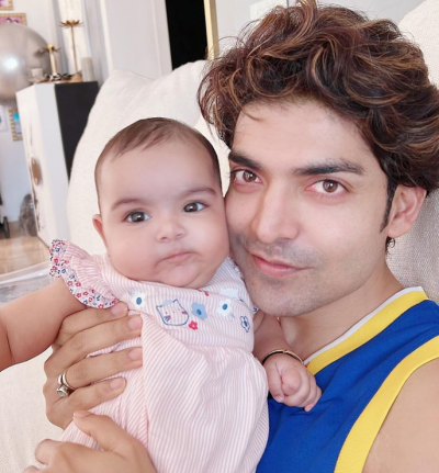 Gurmeet Choudhary's daughter looks adorable with her father; Have a look