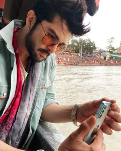 Raqesh Bapat shares a beautiful poetry about life: Have a look