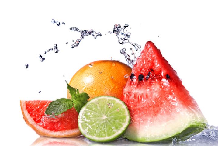 गर्मी में पिए पानी और खाए मौसमी फल