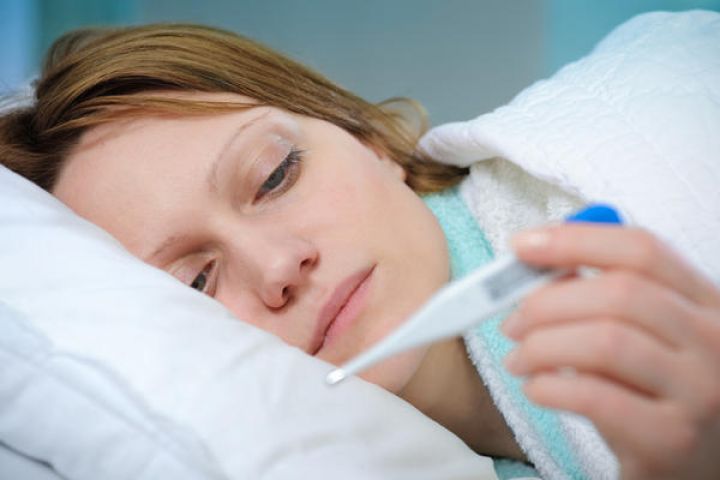 रात में बुखार का तेज होना हो सकता है किसी बीमारी का संकेत