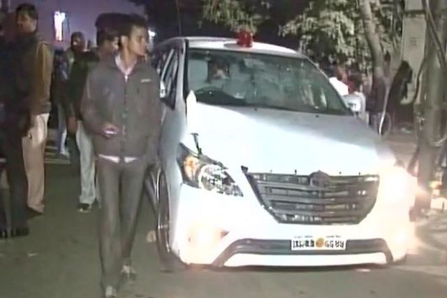 Car belongs to UP Minister 'Om Prakash Singh' hit handcart, one died