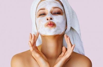 Apply this Face Pack for Luminous Skin in Humid Weather