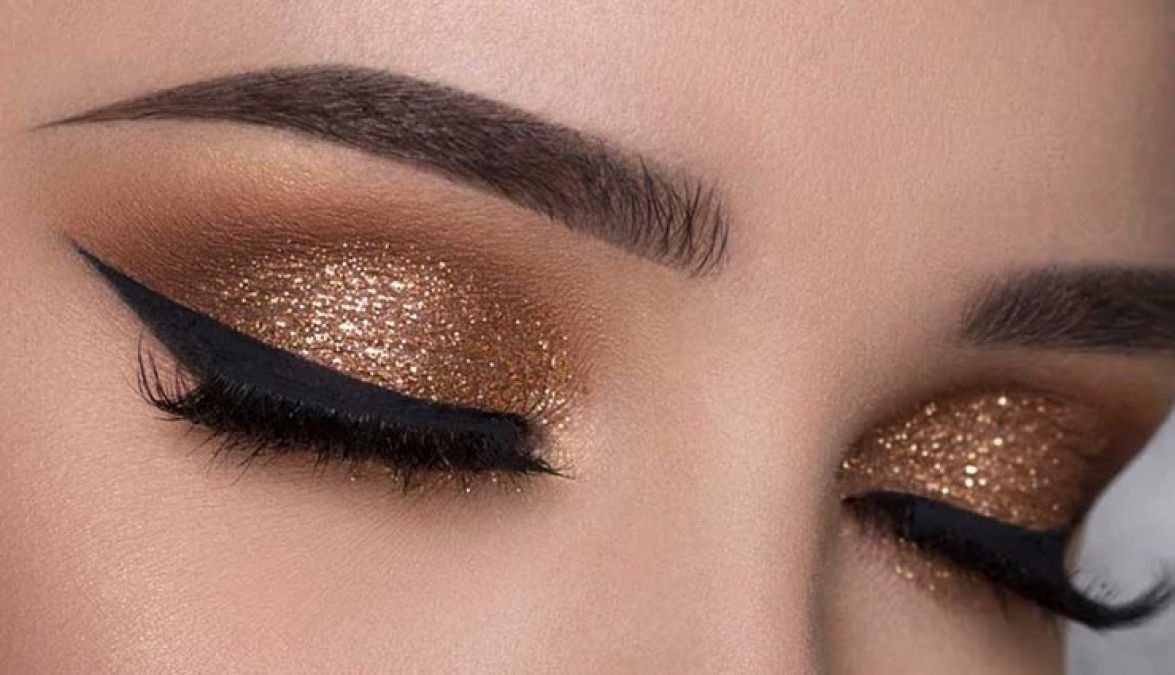 Use Glitter to Make eyes even more beautiful