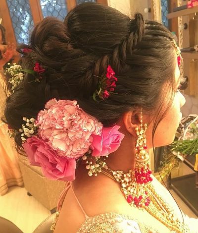 Wedding Hairstyle for girls unique simple try at home Fashion Tips in hindi  video | Wedding Hairstyles: अपने खास लोगों की शादी में ट्राई करें ये  हेयरस्टाइल, पाएं खूबसूरत लुक | Zee