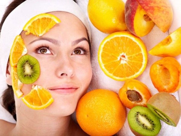 फल के एक टुकड़े से बढ़ जाएगी आपके चेहरे की रंगत