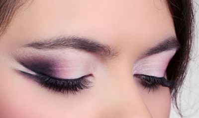 For attractive Makeup Follow these eyeshadow tips