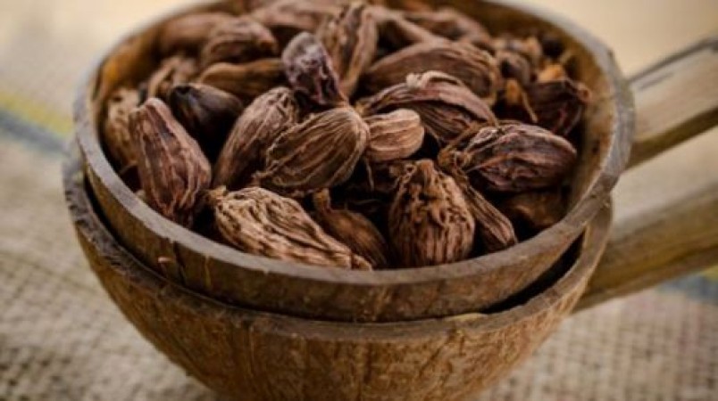 Apply big cardamom to brighten and whiten the face, know how