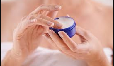 Petroleum jelly helps to moisturize skin during winter