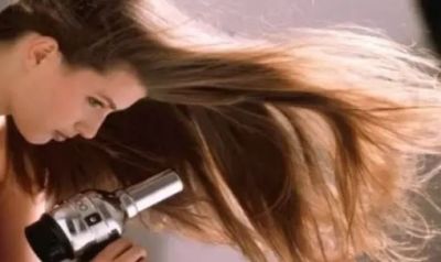 बालों के लिए ड्रायर का उपयोग फायदों के साथ देता है नुकसान