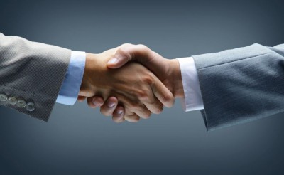 The Way You Shake Hands Reveals Your Health: Insights from Experts