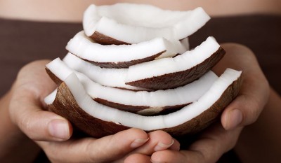 Benefits of Eating Raw Coconut on an Empty Stomach
