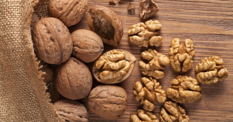 From fizzy hair to dull skin, walnut peels will provide relief, use it like this