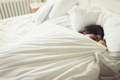 नींद पूरी न होने पर आपको भी घेर सकती है यह बीमारियां