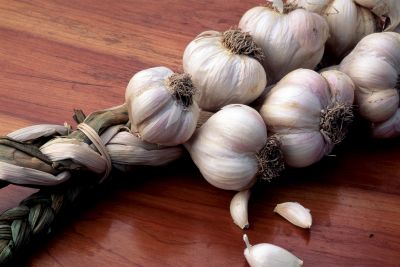 How to Harness the Health Benefits of Garlic on an Empty Stomach