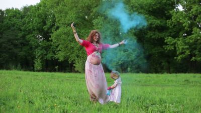 होली पर गर्भवती महिलाये रखे अपना खास ख्याल