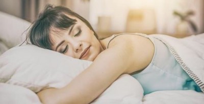 अगर आप भी सोते हैं पेट के बल तो हो सकती हैं ये 5 बड़ी समस्याएं
