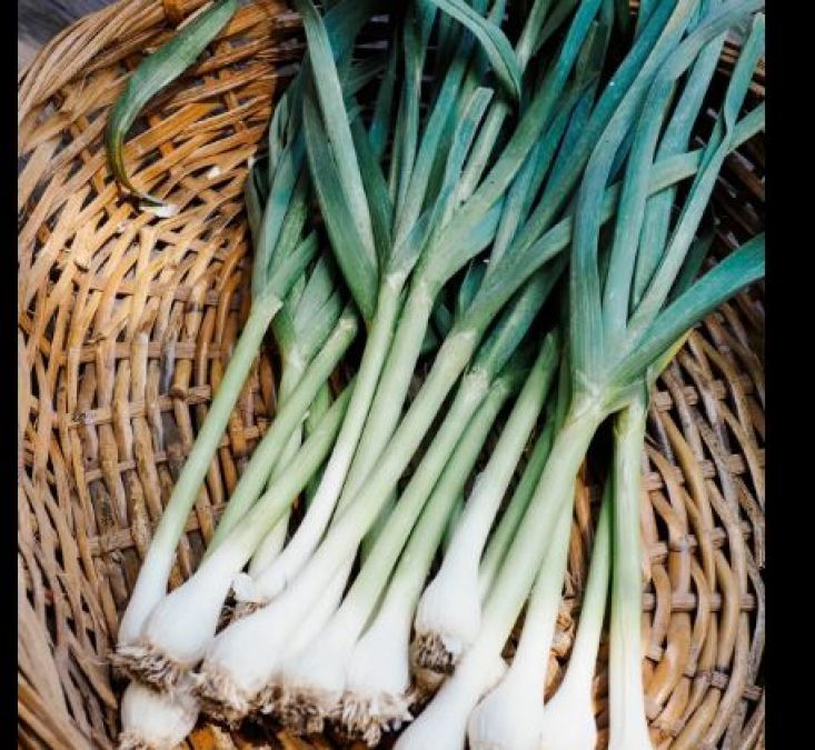 Eat green garlic everyday, stay healthy from heart to stomach.