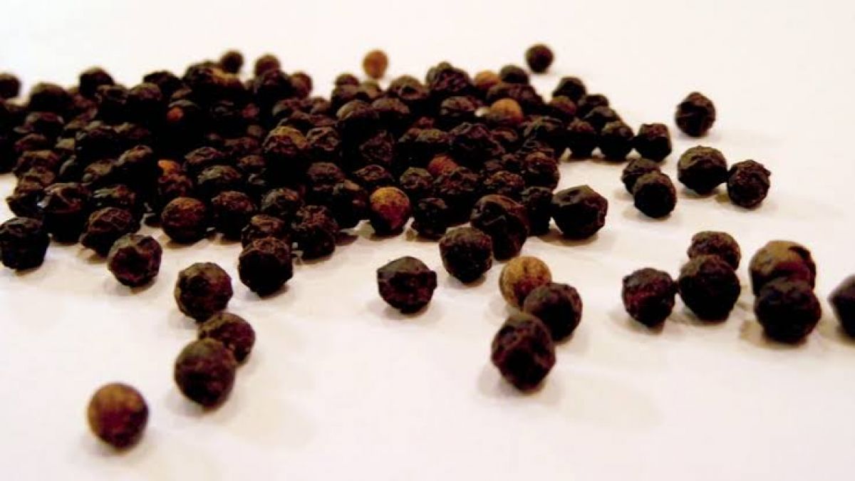 Black pepper help to grow back hair on scalp, Try these tips | NewsTrack  English 1