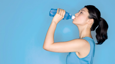 कब और कितना पीना चाहिए पानी, जाने नियमित पानी पीने के फायदे