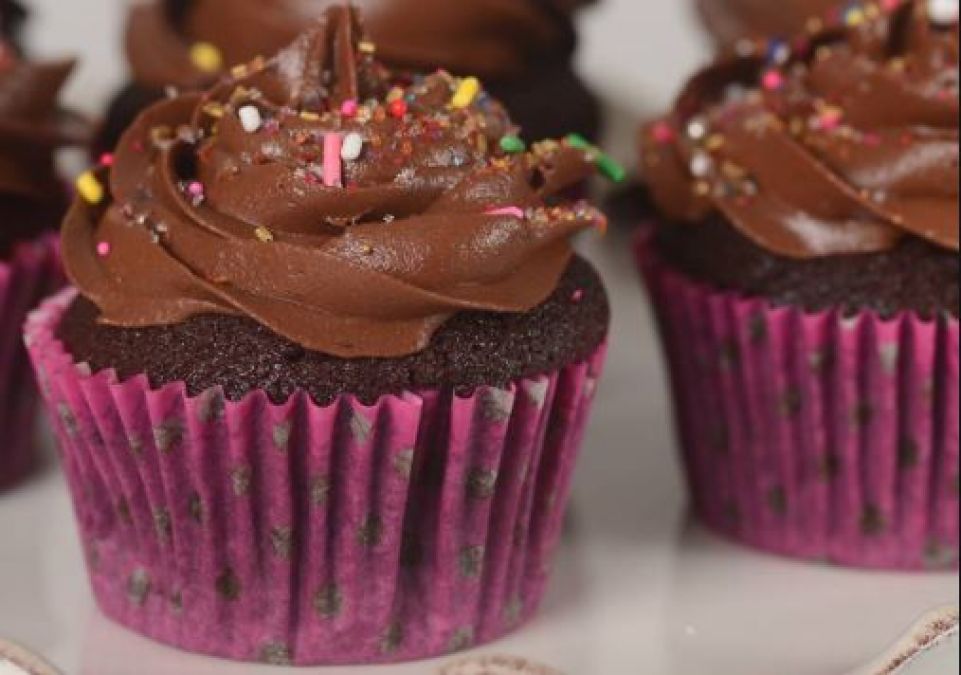 Recipe : बच्चों के लिए अब घर पर भी बना सकते हैं चॉकलेट कपकेक
