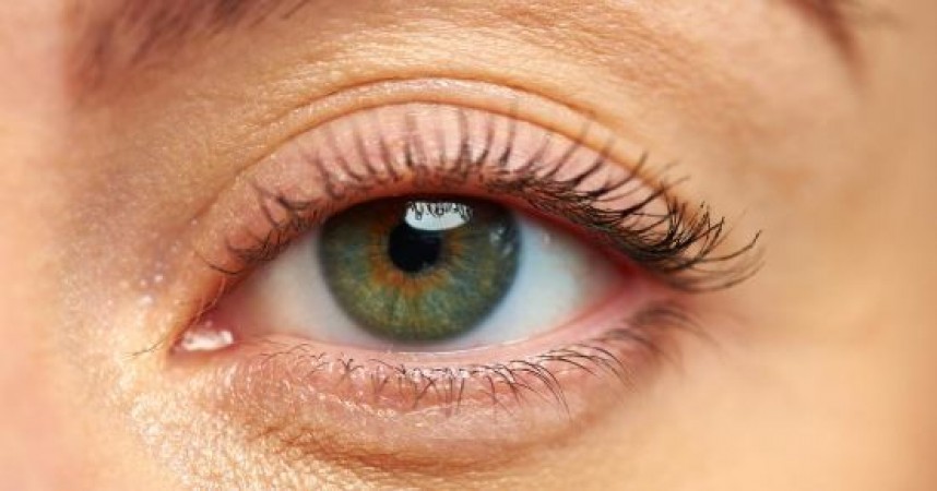 अगर बार-बार फड़कती है आपकी आँख तो कारण हो सकती है ये घातक बीमारी!