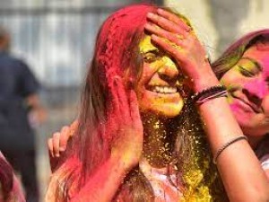 फाल्गुन का रंग: उत्सवों, प्रेम और भक्ति से सराबोर है हिंदू नववर्ष का अंतिम महीना