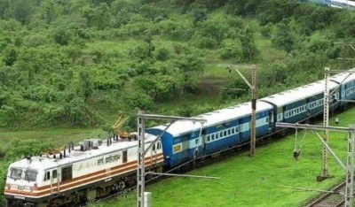 कोरोना के बढ़ते मामलों के बीच भारतीय रेल प्रमुख ने कहा-