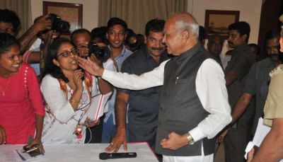 Patting on cheek: Tamil Nadu Governor apologizes to woman journo