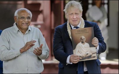 Boris Johnson visits Sabarmati Ashram, gets Book of Gandhi on how to live in London