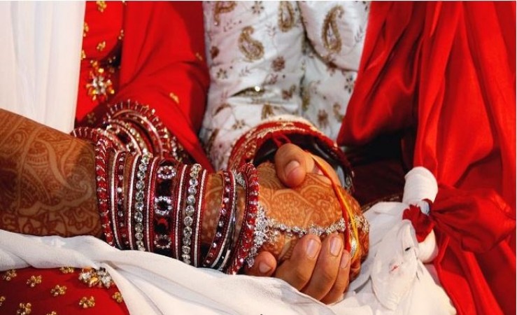 प्रेमी ने दूल्हे को दिखा दी दुल्हन की 'ऐसी' तस्वीर, एन वक़्त पर टूट गई शादी