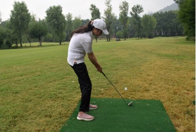 जम्मू-कश्मीर सरकार ने सरकारी स्कूली लड़कों के लिए पहला गोल्फ प्रशिक्षण शिविर किया शुरू