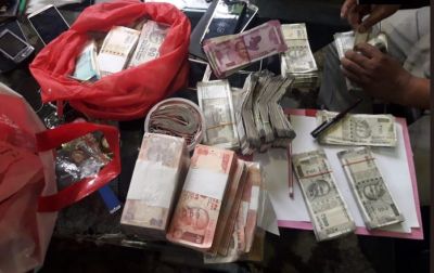 Madhya Pradesh: Indore Lokayukta police conduct raids at 5 locations, cash and jewellery worth crores seized