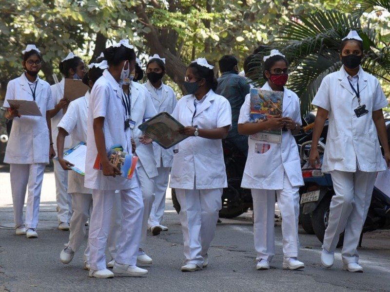 कर्नाटक के नर्सिंग छात्रों को हुआ कोरोना
