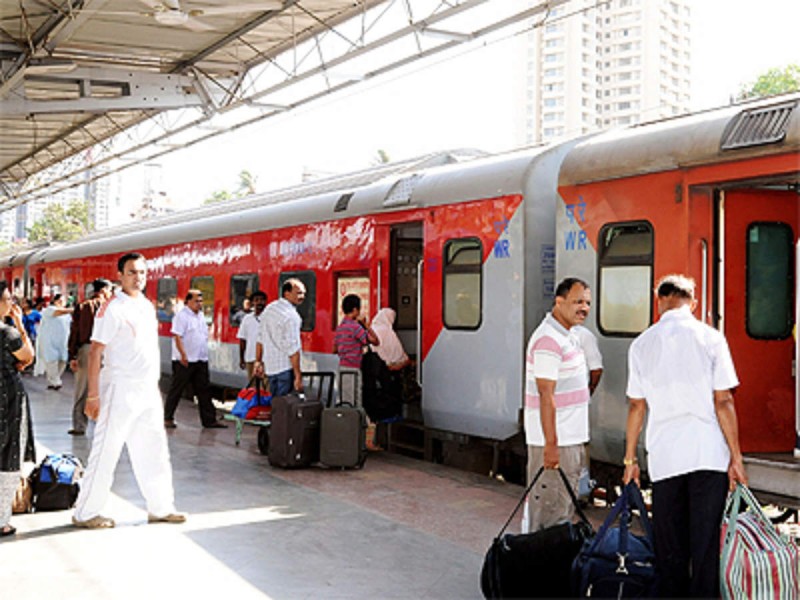 भारतीय रेल यात्रियों के लिए जारी हुआ अलर्ट, अब टिकट बुक करने से पहले इस बात का रखना होगा ध्यान