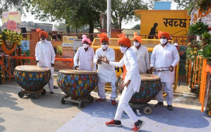 Ayodhya to celebrate Shravan festival,  21 kg silver swing installed for Lord Ram