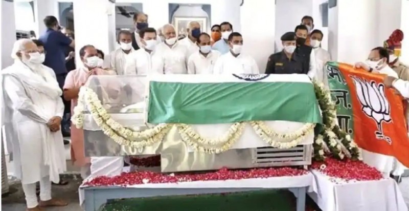 भाजपा के वरिष्ठ नेता कल्याण सिंह के अंतिम संस्कार में शामिल हुए एक से बढ़कर एक दिग्गज नेता