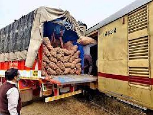 Kisan Rail with 284 tonnes of onions from Kacheguda station