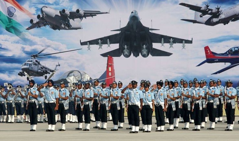 भारतीय वायु सेना ने 70 हजार एके-103 हथियारों के लिए समझौते पर किए हस्ताक्षर