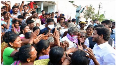 आंध्र के मुख्यमंत्री जगन रेड्डी ने कडपा, चित्तूर में बाढ़ पीड़ितों से की मुलाकात