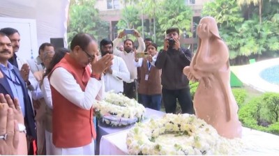 CM Shivraj Singh Pays Tributes to Bhopal Gas Tragedy Victims