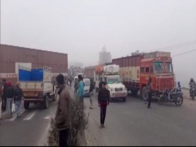 RJD block roads in Darbhanga, Muzaffarpur to support Bharat Bandh