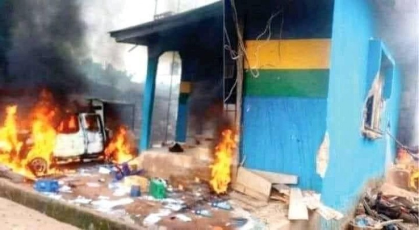 Assam-West Bengal border police booth is set ablaze by mobs, Know why