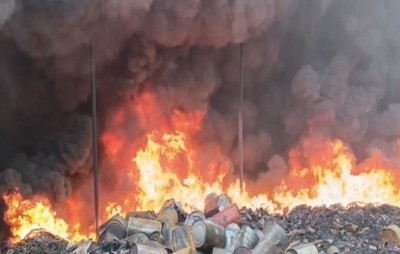 ग्वालियर की अवैध प्लास्टिक फैक्ट्री में भड़की भीषण आग, दमकल विभाग की गाड़ियां मौके पर