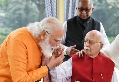 BJP stalwart LK Advani to Receive Bharat Ratna, Announces PM Modi