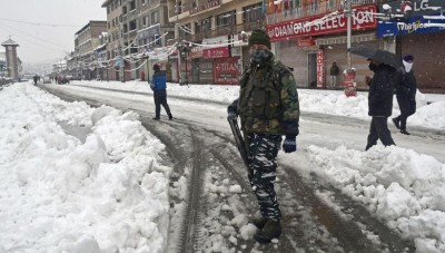 Srinagar Witnesses Heavy Snowfall, Flights Cancelled, Valley Covered in White Blanket