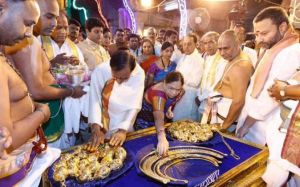 Telangana CM donates gold ornaments in Lord Venkateswara