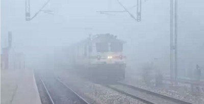Heavy Fog Disrupts Train Services with Over 20 Service Delays En Route to Delhi