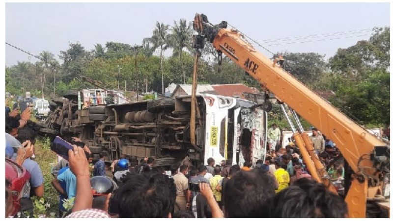 ओडिशा: बस पलटी, छह लोगों की मौत