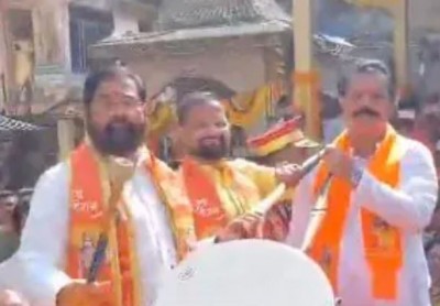 Maharashtra CM Eknath Shinde Celebrates Ram Lalla Consecration with Joyous 'Dhol' Festivity in Thane