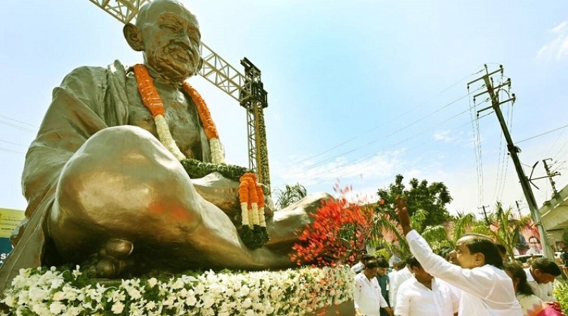 Mahatma Gandhi's ideals the need for India: KCR
